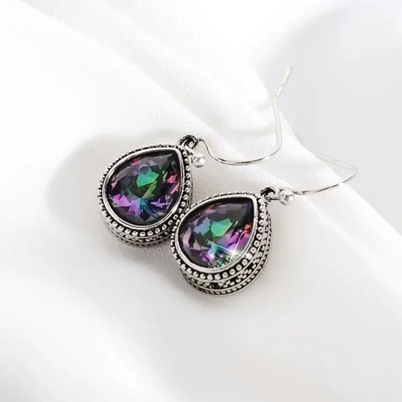 🌸2 For $15🌸 Droplet Crystal Dangle Earrings - Picture 5 of 5